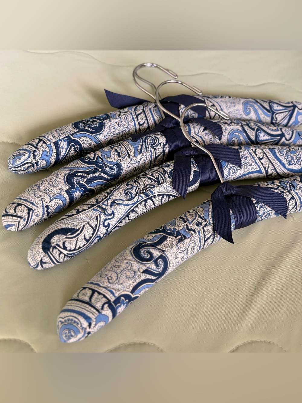 Padded Paisley Style Print Fabric Hangers in Navy and Cream - Set of 4 - Picture 3 of 6